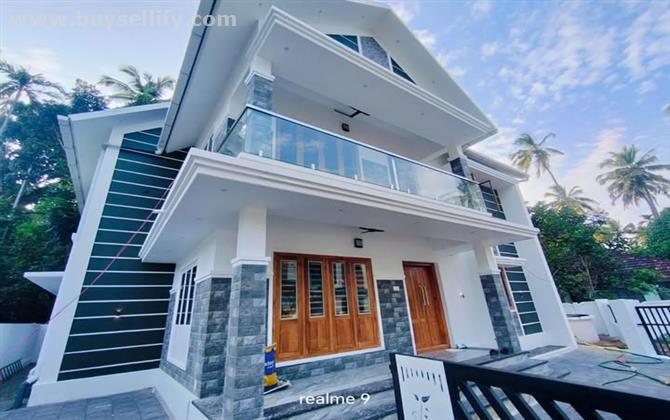 4 BHK Posh House for Sale in Nadathara, Thrissur