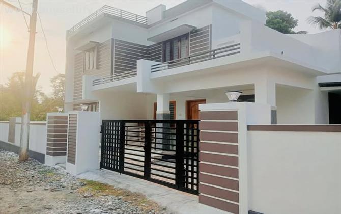 4BHK House for Sale in Pirayiri, Palakkad – 5 Cents – Compound Wall & Borewell