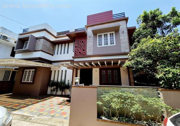 4BHK House for Sale Near Varapuzha SNDP Junction