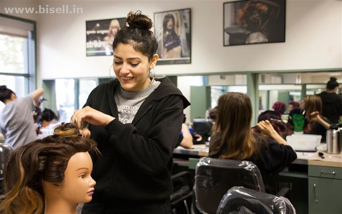 Find the Best Cosmetology Institute in Noida